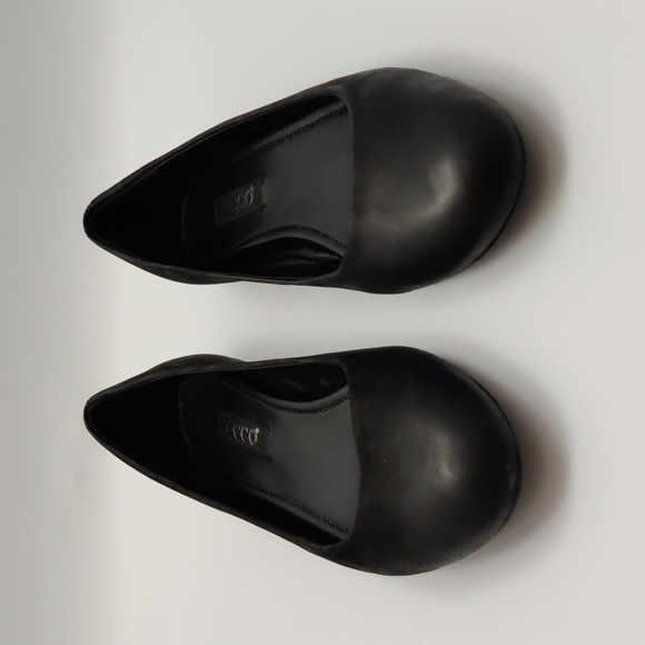 Ecco Mary Black Leather Round Toe Flats - Picture 1 of 16